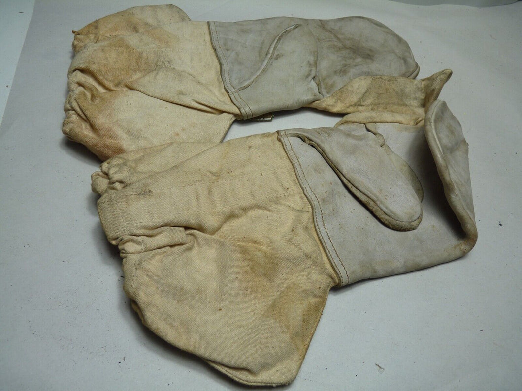 Original WW2 Pattern British Army White Camouflaged Gloves / Gunners Mittens