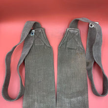 Lade das Bild in den Galerie-Viewer, British Army WW2 Original Set of 44 Pattern Shoulder Straps / Cross Straps
