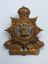 Charger l&#39;image dans la galerie, Genuine WW2 Royal Regiment of Canada Cap Badge - Kings Crown
