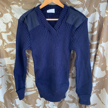 Lade das Bild in den Galerie-Viewer, Genuine British RAF Royal Navy Blue Wool V-Neck Pullover Jersey - 94cm Chest
