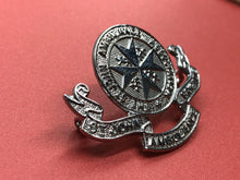 Lade das Bild in den Galerie-Viewer, Genuine St John Ambulance Brigade Cap Badge
