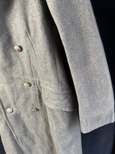 Charger l&#39;image dans la galerie, Original WW2 British Army Soldiers Greatcoat - 38&quot; Chest
