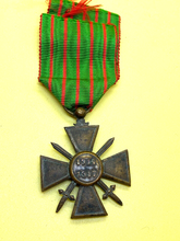 Load image into Gallery viewer, Original WW1 French Croix du Guerre Medal - 1914 - 1917 with Ribbon
