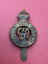 Charger l&#39;image dans la galerie, Original WW1 British Army Kings Crown Cap Badge - 2nd Life Guards
