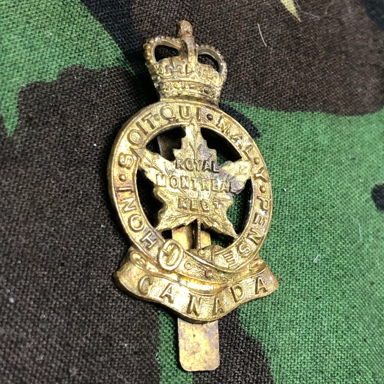 Original Canadian Army Royal Montreal Regiment Beret / Cap Badge - The Militaria Shop