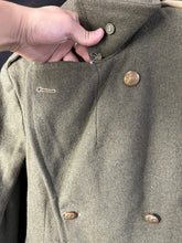 Charger l&#39;image dans la galerie, Original WW2 British Army Soldiers Greatcoat - 38&quot; Chest
