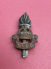 Load image into Gallery viewer, Original WW2 British Army Royal Army Education Corps Cap Badge
