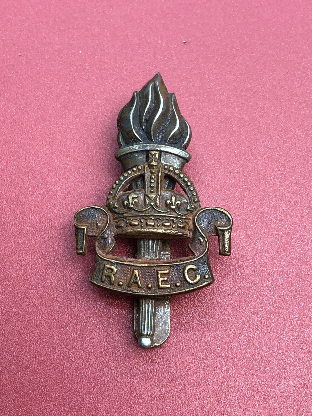 Original WW2 British Army Royal Army Education Corps Cap Badge