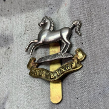 Lade das Bild in den Galerie-Viewer, Origianl WW2 British Army The King&#39;s (Liverpool) Regiment Cap Badge
