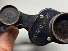 Charger l&#39;image dans la galerie, Original WW1 / WW2 British Army Binoculars in Case. London Maker &amp; WD Marked
