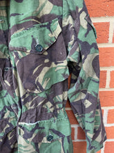 Load image into Gallery viewer, Genuine British Army DPM Camouflaged Combat Smock Jacket - Size 170/96
