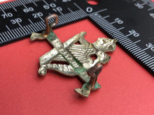 Charger l&#39;image dans la galerie, Original WW1 British Army Cap Badge - Royal Ulster Rifles - Kings Crown
