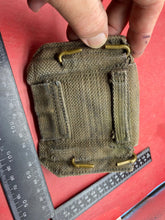 Charger l&#39;image dans la galerie, Original WW2 British Army 37 Pattern Canvas Pistol Ammo Pouch
