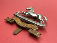 Lade das Bild in den Galerie-Viewer, Original WW2 British Army Cap Badge - West Yorkshire
