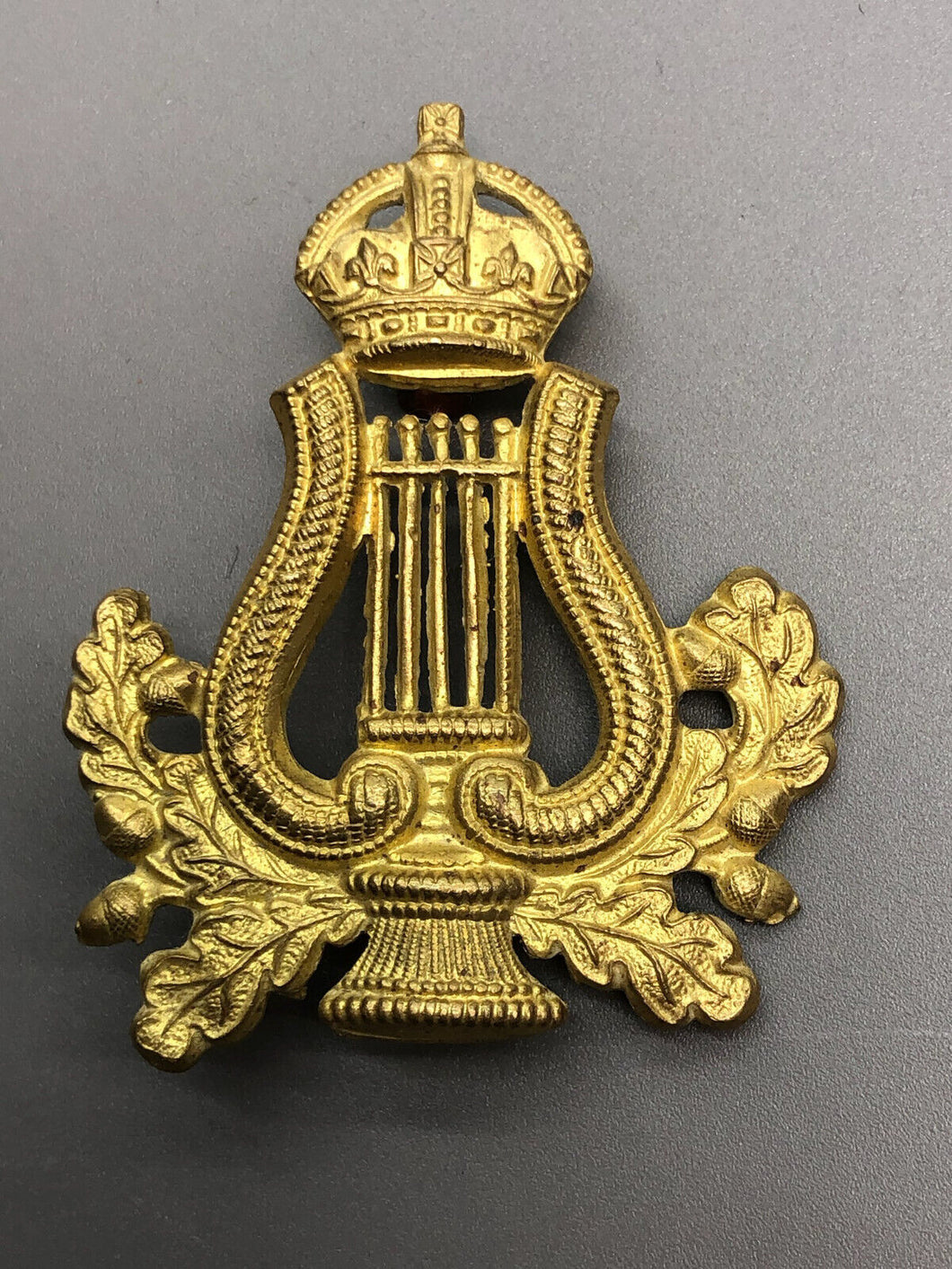 Original WW1 / WW2 British Army Musicians Cap Badge