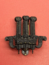 Lade das Bild in den Galerie-Viewer, Genuine British Army 2nd Gurkha Rifles Cap Badge
