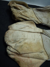 Load image into Gallery viewer, Original WW2 Pattern British Army White Camouflaged Gloves / Gunners Mittens
