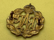 Charger l&#39;image dans la galerie, Original WW2 RAF Royal Air Force Brass Cap Badge
