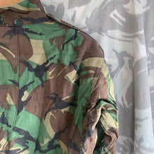 Lade das Bild in den Galerie-Viewer, Originale Kampfjacke im Camouflage-Muster DPM 1968 der britischen Armee – Größe 36&quot; 
