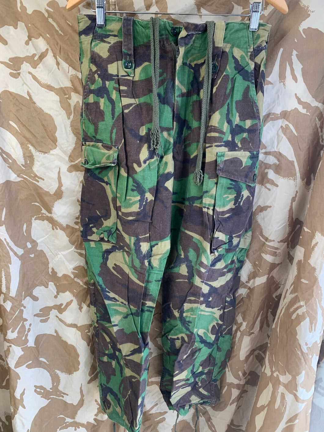 Britische Armee DPM Camouflage Hose für gemäßigte Temperaturen - 75/80/96 - Vintage Kleidung