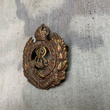 Load image into Gallery viewer, Original Pre-WW1 British Army Edward 7th VII Royal Engineers Cap Badge
