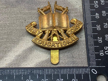 Charger l&#39;image dans la galerie, WW1 / WW2 British Army Army Education Corps Cap Badge
