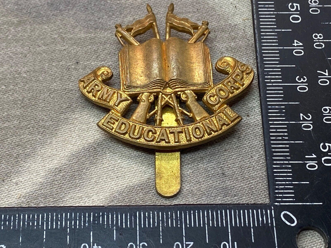 WW1 / WW2 British Army Army Education Corps Cap Badge