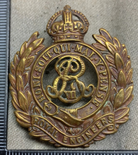 Load image into Gallery viewer, Original Pre-WW1 British Army Edward 7th VII Royal Engineers Cap Badge
