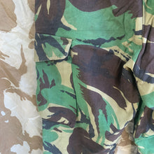 Lade das Bild in den Galerie-Viewer, British Army DPM Camouflaged Temperate Trousers - 76/80/96 - Vintage Clothing
