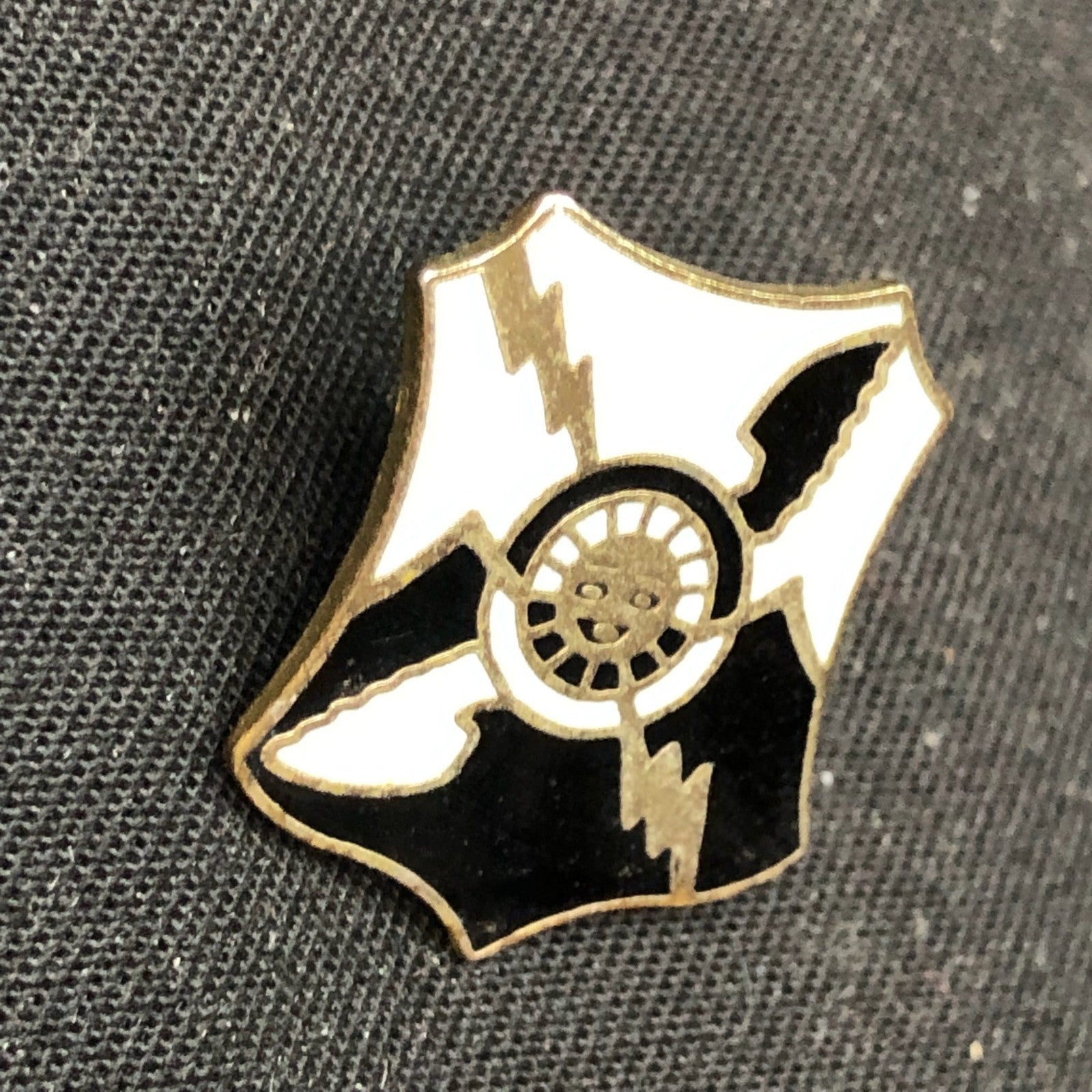 Vintage Enamel Pin - US Army - 61st Air Defense Artillery Regiment Badge - The Militaria Shop