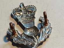 Load image into Gallery viewer, Original British Army Queen&#39;s Own Scottish Highlanders Cap Badge
