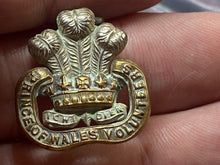 Lade das Bild in den Galerie-Viewer, Original WW1 British Army Prince of Wales Volunteers Regiment Collar Badge
