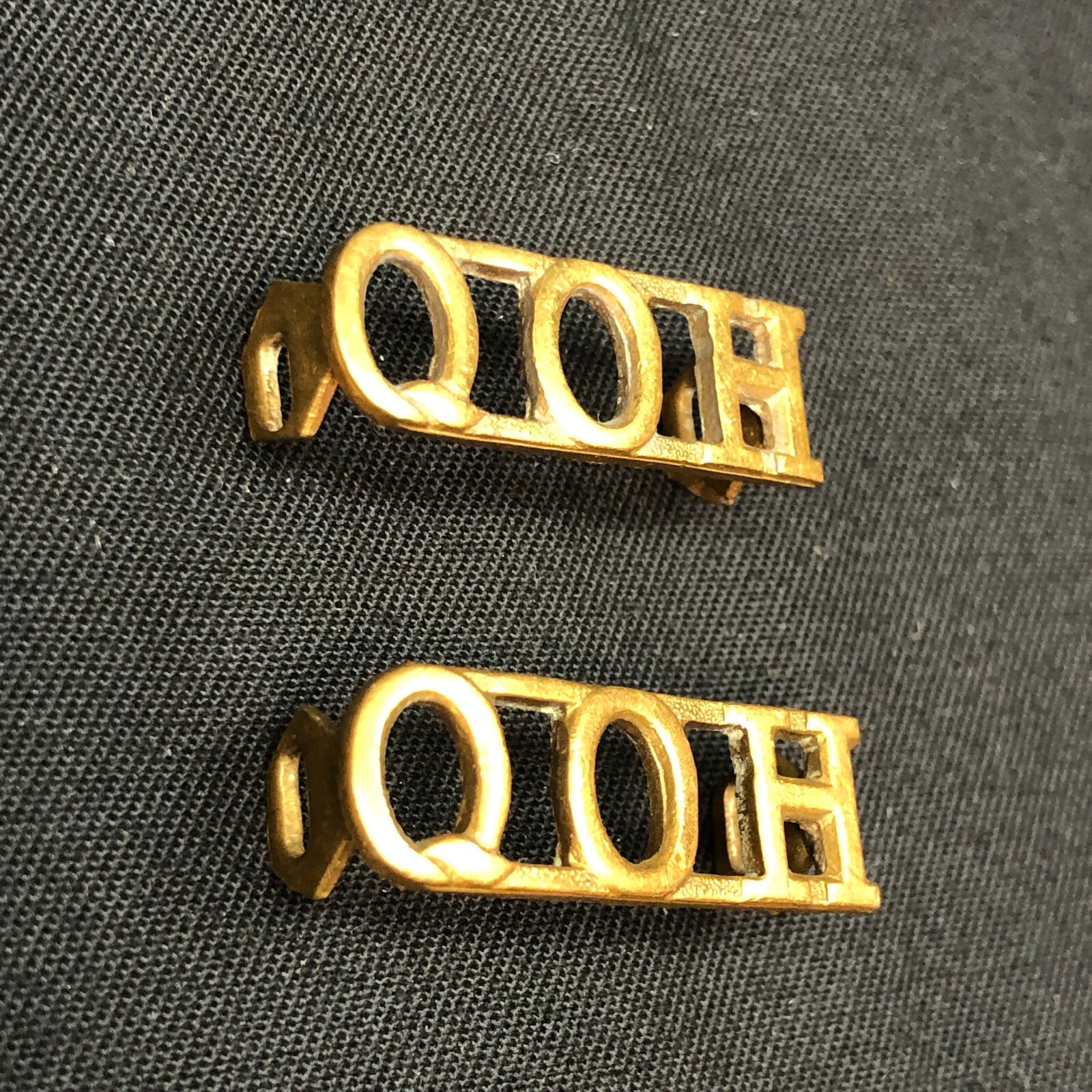 Original WW1/WW2 British Army Queen's Own Hussars Q.O.H Shoulder Title Set - The Militaria Shop