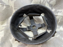 Charger l&#39;image dans la galerie, Original WW2 British Army Mk2 Mk3 Helmet Liner &amp; Screw Set - Size 7 1/4
