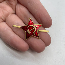 Charger l&#39;image dans la galerie, Genuine Soviet Army Red Star Soldier&#39;s Cap Hat Badge - USSR CCCP Military Badge
