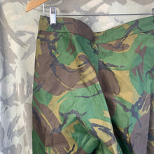 Lade das Bild in den Galerie-Viewer, Genuine British Army DPM Camouflaged Rain Trousers Waterproof PVC - Size 70/80
