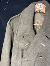 Charger l&#39;image dans la galerie, Original WW2 British Army Soldiers Greatcoat 1940 Pattern - 43&quot; Chest
