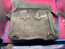 Charger l&#39;image dans la galerie, Original WW1 British Army 1908 Pattern Side Bag in Excellent Condition
