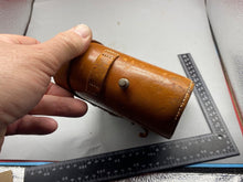 Lade das Bild in den Galerie-Viewer, WW2 US Army Officer&#39;s Leather Binocular Case with Adjustable Closing Strap
