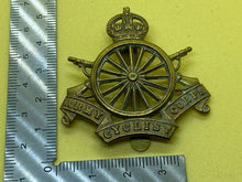 Charger l&#39;image dans la galerie, Original WW1 British Army The Army Cyclists Corps Cap Badge
