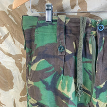 Charger l&#39;image dans la galerie, British Army DPM Camouflaged Temperate Trousers - 80/80/96 - Vintage Clothing
