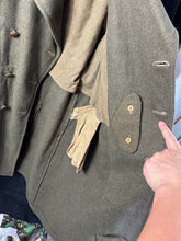 Charger l&#39;image dans la galerie, Original WW2 British Army Soldiers Greatcoat - 38&quot; Chest
