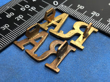 Load image into Gallery viewer, Original WW1 / WW2 British Army Royal Artillery RA Brass Shoulder Titles Pair
