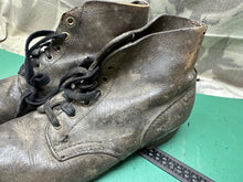 Lade das Bild in den Galerie-Viewer, Original British Army Hobnailed Soldiers Ankle Ammo Boots WW2 Style - Size EU 41
