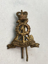 Load image into Gallery viewer, Original British Army Collar Badge - Labour Corps
