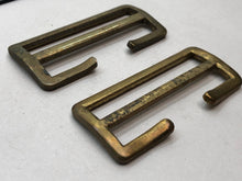 Charger l&#39;image dans la galerie, Original WW2 British Army Small Pack / Large Pack Strap Brass Buckles
