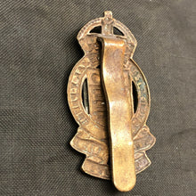 Charger l&#39;image dans la galerie, Original British Army Cap/Beret Badge - Royal Army Ordnance Corps RAOC - The Militaria Shop
