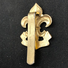 Load image into Gallery viewer, Genuine British Army Staybrite Cap Badge - The Kings Regiment - The Militaria Shop
