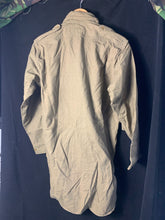 Charger l&#39;image dans la galerie, Original British Army Khaki Drill Combat Shirt - WW2 Pattern - 38&quot; Chest
