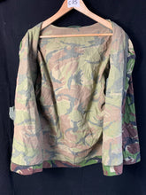 Lade das Bild in den Galerie-Viewer, Originale DPM-Woodland-Jacke im Camouflage-Muster der britischen Armee – 170/96
